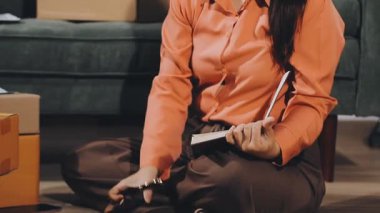 Doğuma hazırlanmak için Asyalı kadın paketleme kutusu