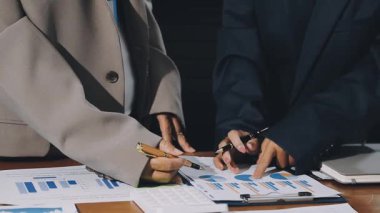 İş adamları toplantısı, planlama ve çalışma, görüşü kapat