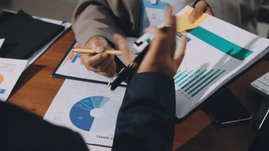 Ofiste çalışan iş ekibini kapatın. iş kavramı