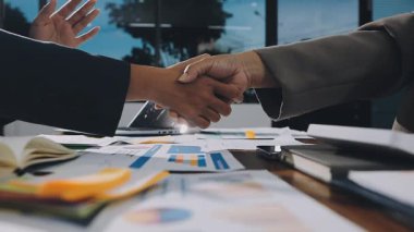 El sallayarak, ofiste bir görüşme terbiye iş adamları