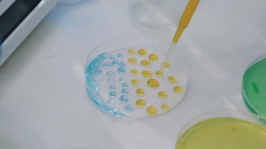 Bir laboratuvar çanağını kapat