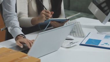 Ofiste çalışan iş ekibi.