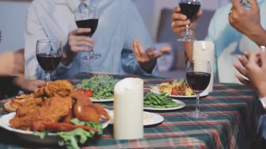 Bir akşam yemeği arkadaşlar
