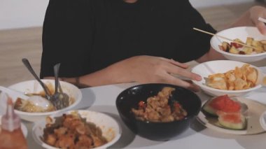 Lezzetli Asya yemeklerinin yakın görüntüsü