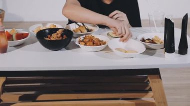 kadın Japon yemek yeme