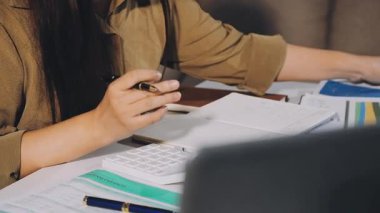 Ofiste çalışan iş kadını, iş konsepti