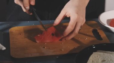 kadın kırmızı biber cuts