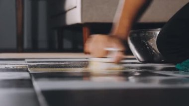 close up of hand in the kitchen