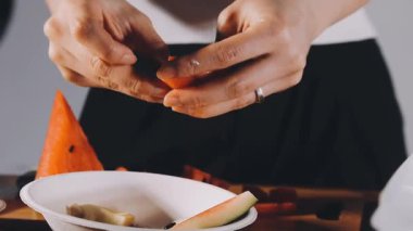 woman preparing fresh carrot