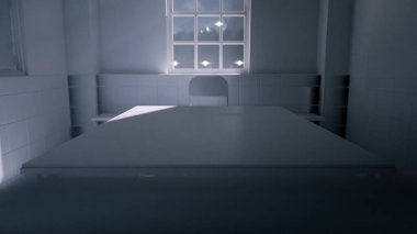 Masası, sandalyeleri ve dramatik gölgeleri olan bir sorgu odasının karanlık üç boyutlu görüntüsü. Suç, gizem, gerilim, hapishane ve sinematik atmosfer kavramları için mükemmel.