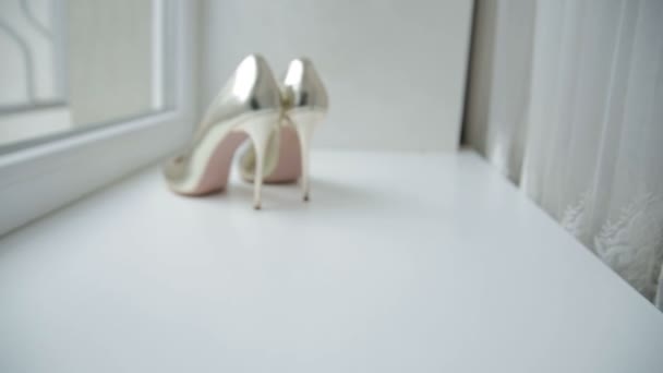 女式金色婚纱鞋 — 图库视频影像