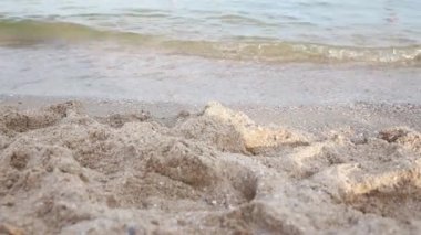 Deniz, plaj dalgalar, deniz meltemi gün batımında.