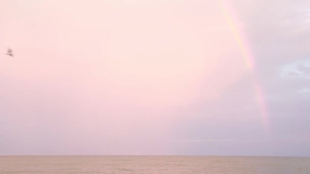 Sonnenuntergang Auf See Wellen Meeresbrise Strand Regenbogen Nach Regen — Stockvideo