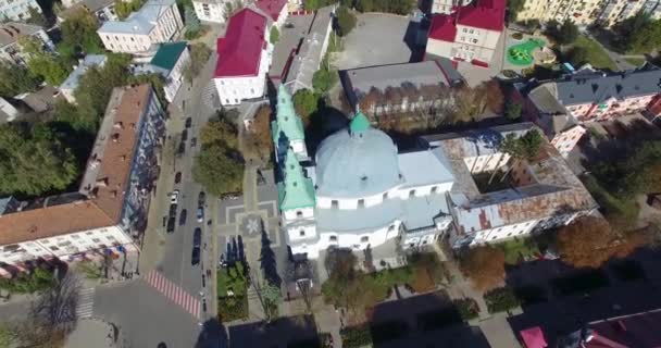 Impuscaturi aeriene. Biserica greco-catolică. Biserica din punctul de vedere al păsărilor-ochi . — Videoclip de stoc