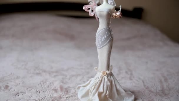 迷你人体模型妇女与戒指和珠宝, 巴黎, 法国 — 图库视频影像