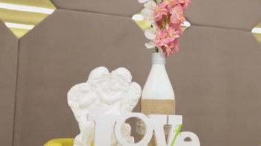 Çeşitli tanımlama bilgilerini, tart, Pastalar, çörekler ve cakepops içeren tablo