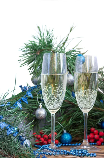 Kerst Nieuwjaar Stilleven Compositie Met Twee Champaign Glazen Dennenboom Acerose — Stockfoto