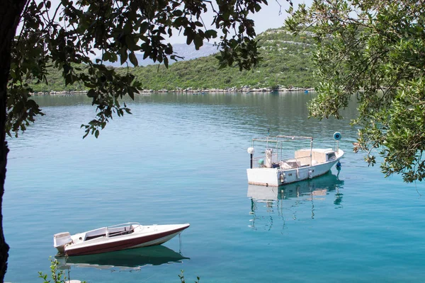 Twee Boten Rustige Wateren Van Adriatische Zee Middellandse Zee Kroatië — Stockfoto