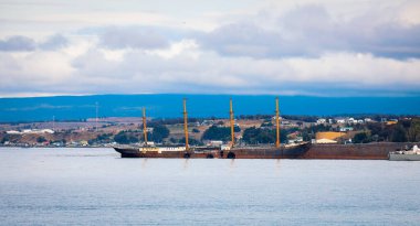 Punta Arenas, Şili - 09 Kasım 2019: Punta Arenas Limanı yakınlarındaki renkli binalar