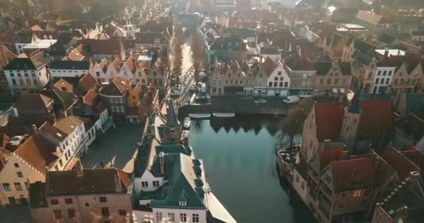 Brugge Bélgica Fevereiro 2020 Filmagem Aérea Sob Centro Medieval Brugge — Vídeo de Stock