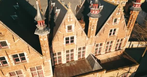 比利时布鲁日 2020年2月28日 在中世纪城市中心下的4K航拍 — 图库视频影像
