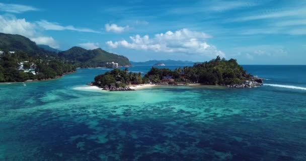 Vista Aérea Para Árvores Verdes Água Azul Clara Ilha Mahe — Vídeo de Stock