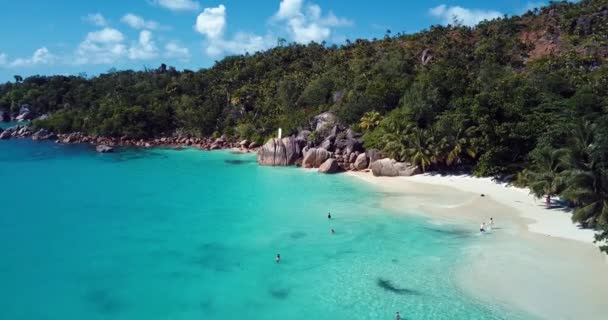 Filmagem Aérea Praia Ilha Paraíso Praslin Coração Oceano Índico Seychelles — Vídeo de Stock