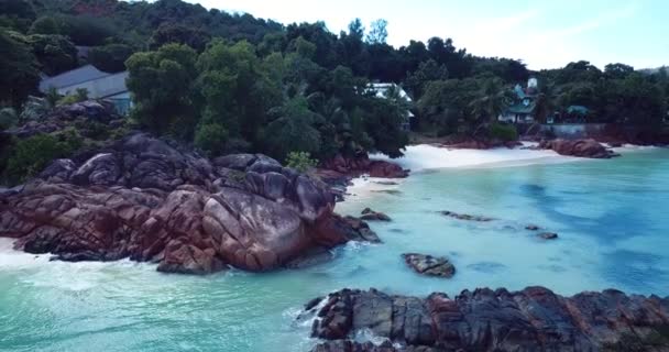 Aerial Footage Paradise Praslin Island Beach Στην Καρδιά Του Ινδικού — Αρχείο Βίντεο