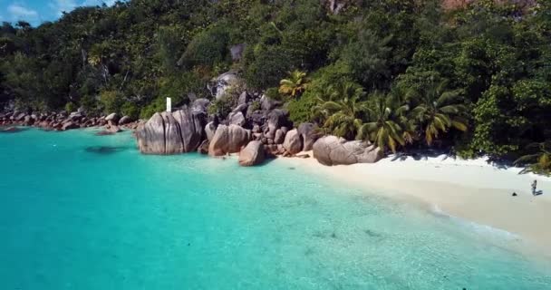 Aerial Kuvamateriaalia Paradise Praslin Island Beach Sydämessä Intian Valtameren Seychellien — kuvapankkivideo