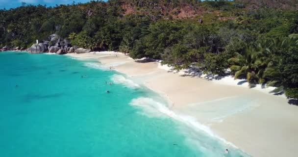 Aerial Footage Paradise Praslin Island Beach Στην Καρδιά Του Ινδικού — Αρχείο Βίντεο