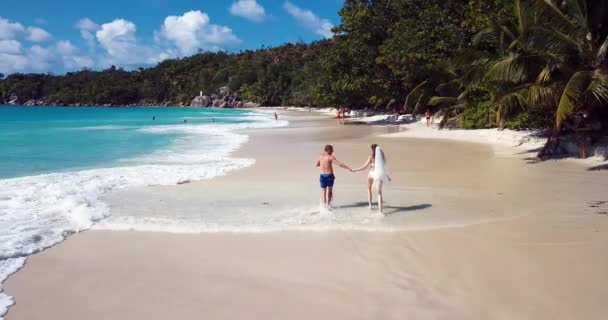 Praslin Island Seychelles Enero 2020 Imágenes Aéreas Feliz Encantadora Pareja — Vídeos de Stock