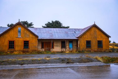 Terk Edilmiş ve Şili 'ye giden yoldaki Eski Binalar