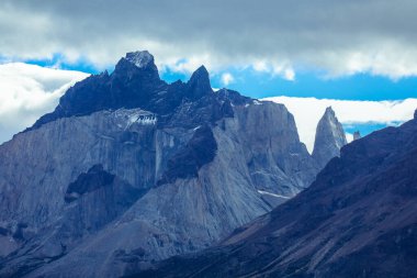 Torres del Paine Ulusal Parkı, Patagonya, Şili 'deki Dağ Tepelerine yakın görüş