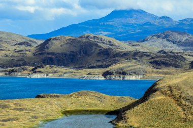 Torres Del Paine Ulusal Parkı 'nın Mavi Su ve Dağları, Patagonya, Şili
