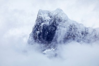 Torres del Paine Ulusal Parkı, Patagonya, Şili 'deki Dağ Tepelerine yakın görüş