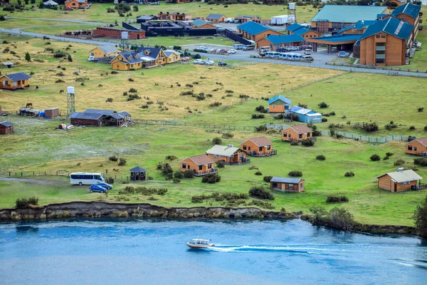 Patagonia Chile Března 2020 Domy Další Hotelové Budovy Břehu Jezera — Stock fotografie