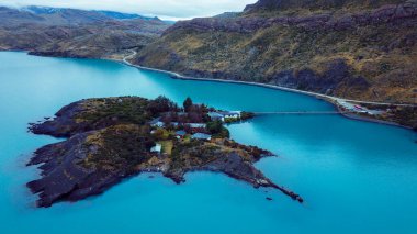 Torres del Paine Ulusal Parkı, Patagonya, Şili 'deki Lago Pehoe' daki Küçük Adaya Hava Görüntüsü