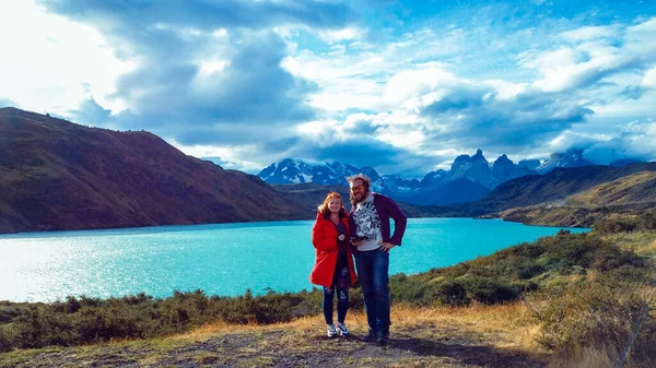 Patagonië Chili Maart 2020 Toeristisch Koppel Buurt Van Lago Pehoe — Stockfoto
