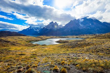 Torres Del Paine Ulusal Parkı 'ndaki Saklı Göl Panoramik Manzarası, Şili