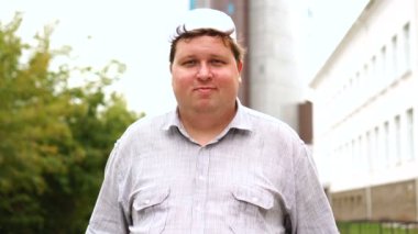 Yakışıklı Müslüman şişman adam açık portresi