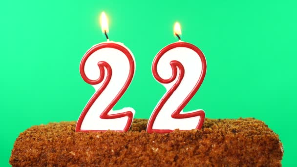 Torta con la candela numero 22 accesa. Chiave cromatica. Schermo verde. Isolato — Video Stock