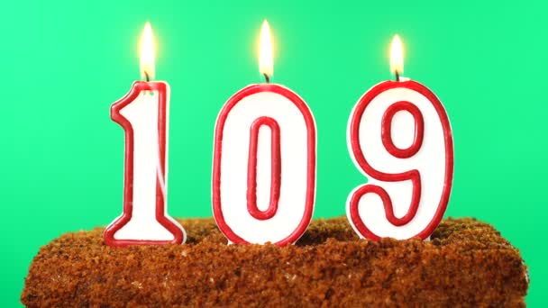 Торт з числом 109 запалених свічок. Ключ хроми. Зелений екран. Ізольовані — стокове відео