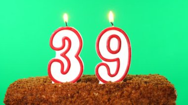 39 numaralı yanan mumlu kek. Krom anahtar. Yeşil Ekran. İzole edilmiş
