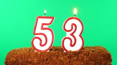 53 numaralı yanan mumlu kek. Krom anahtar. Yeşil Ekran. İzole edilmiş