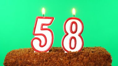 58 numaralı yanan mumlu kek. Krom anahtar. Yeşil Ekran. İzole edilmiş