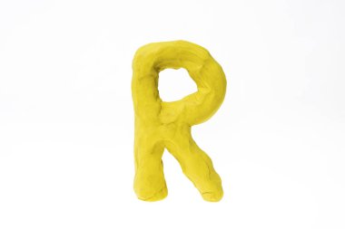 Latin alfabesi oynamak çamurdan yapılmış. Yüksek kaliteli fotoğraf.