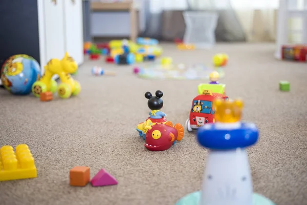 Çocuk odası dağınık. Soyutlama çocukluk