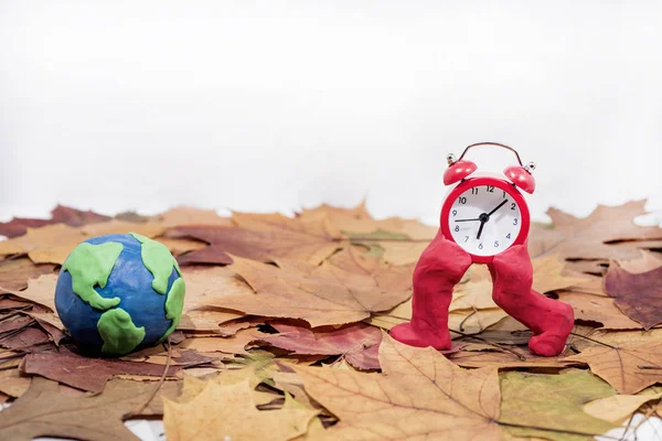 Sommartid Väggklocka Kommer Till Vintertid Hösten Abstraktion Falla Tillbaka Tiden — Stockfoto