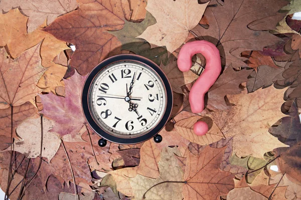 Переход Летнее Время Настенные Часы Идут Зимнее Время Осенняя Абстракция — стоковое фото