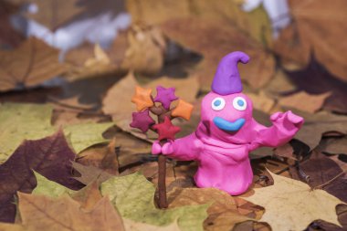 Komik resimler oynamak çamurdan yapılmış. Yıl sezon soyutlama.